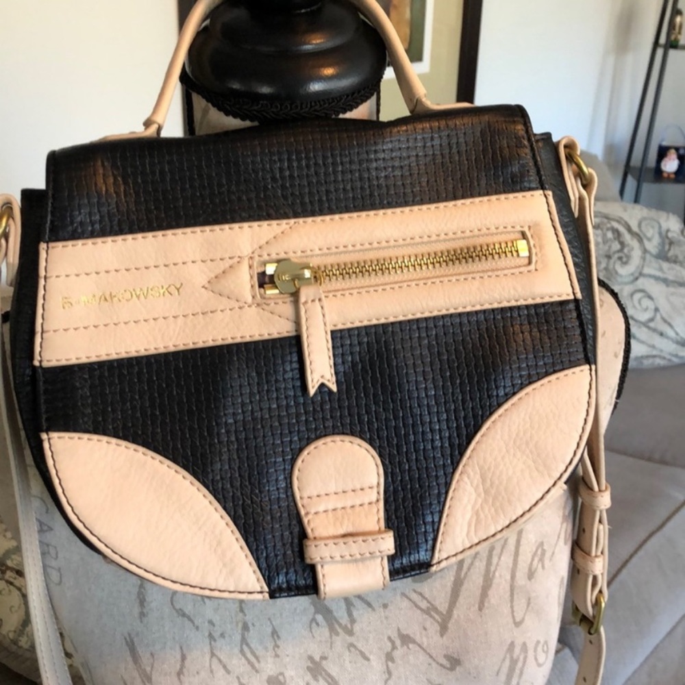 B Makowsky Like New Black Tan Leather Crossbody Shoulder Bag tdc